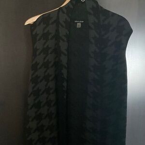 Cable and Gauge gray and black vest